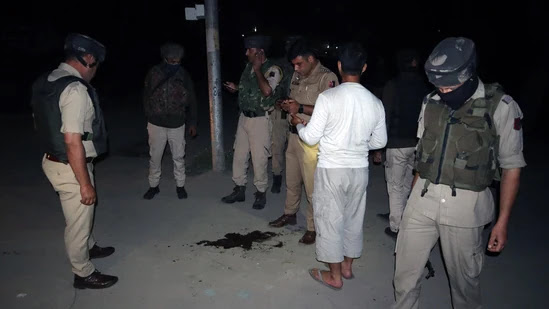 Jammu and Kashmir Cop Killed by Suspected Terrorists | Defence News